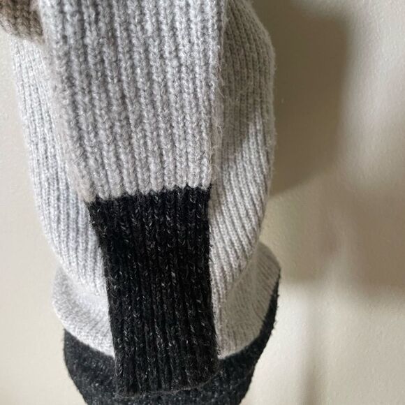 M Rena Sweater - Picture 2 of 8